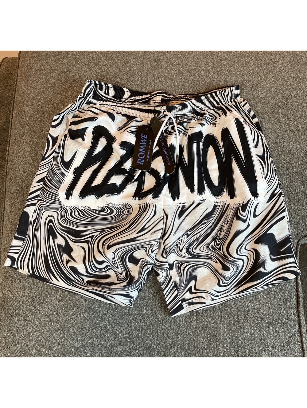 ROMWE Graphic Men Shorts, Swimwear XL US42 EUR52, Drawstring With Pockets
